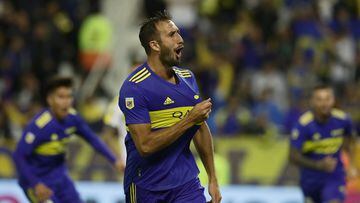 Boca Juniors' Carlos Izquierdoz celebrates after scoring against Rosario Central during the Argentine Professional Football League match at the Jose Amalfitani stadium in Buenos Aires, on February 20, 2022. (Photo by ALEJANDRO PAGNI / AFP)