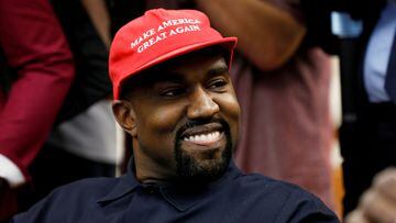 Luego de que Kanye West afirmara que George Floyd murió por el abuso de drogas, la familia del afroamericano planea una denuncia en contra del rapero.
