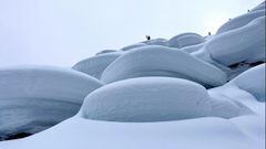 Bancadas de roca repletas de nieve en Lake Tahoe (California, Estados Unidos), en marzo del 2023. 