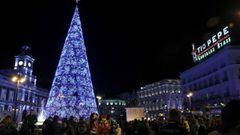 Vista de la Puerta del Sol de Madrid, el pasado viernes durante el tradicional encendido de luces de Navidad.