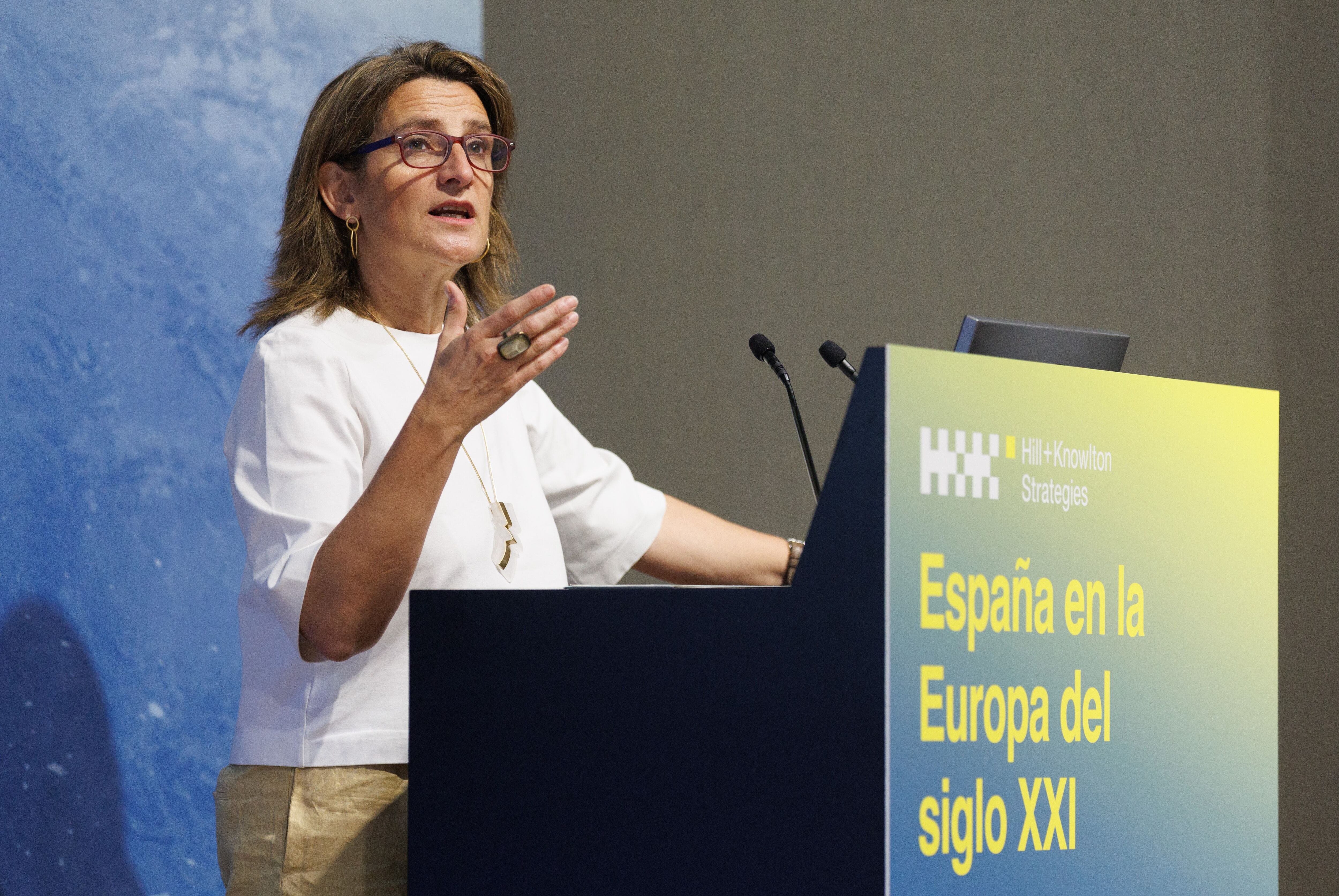 La vicepresidenta tercera del Gobierno y ministra para la Transición Ecológica y el Reto Demográfico, Teresa Ribera, interviene durante la segunda edición de los #EncuentrosHK, en La Matriz-Auditorio, a 12 de junio de 2023, en Madrid (España). Hill+Knowlton Strategies organiza la segunda edición de los #EncuentrosHK bajo el título ‘España en la Europa del Siglo XXI’ donde miembros del Gobierno y de la Comisión Europea analizan los retos de la Presidencia española del Consejo de la Unión Europea.
12 JUNIO 2023;ENCUENTROSHK;RIBERA;AKBRES
Eduardo Parra / Europa Press
12/06/2023