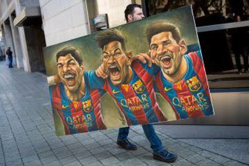 Un hombre realizó esta pintura caricaturizando al tridente ofensivo del Barcelona. Luis Suárez, Neymar y Leo Messi.