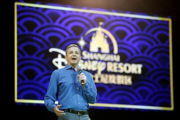 FILE PHOTO: Disney's Chief Executive Officer Bob Iger holds a news conference at Shanghai Disney Resort as part of the three-day Grand Opening events in Shanghai, China, June 15, 2016. REUTERS/Aly Song/File Photo