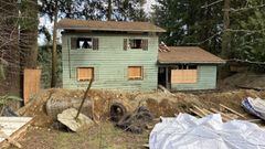 La casa destartalada que Reece Wallace compr&oacute; en 2021, remodel&oacute; y convirti&oacute; en un para&iacute;so del MTB. En la Isla de Vancouver (Canad&aacute;). 