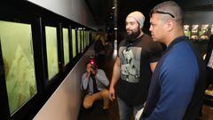 Las superestrellas de la WWE Superstars Rusev y &Eacute;pico Col&oacute;n visitaron el Museo del Santiago Bernab&eacute;u.