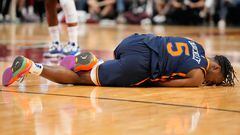 The Knicks guard stained his left ankle during Saturday’s 105-86 defeat to the Heat. Jalen Brunson is also having issues with his ankle.