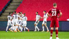 Soccer Football - Euro 2020 Qualification Play off - Norway v Serbia - Ullevaal Stadion, Oslo, Norway - October 8, 2020  Serbia&#039;s Sergej Milinkovic-Savic celebrates scoring their first goal with teammates  Stian Lysberg/NTB via REUTERS    ATTENTION E
