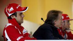 Felipe Massa, en primer plano, durante la rueda de prensa de Ferrari en Valencia.