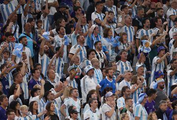 La hinchada argentina vivió su gran noche en Lusail: pase a semifinales y celebración por todo lo alto