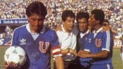 El a&ntilde;o 1990 el f&uacute;tbol nacional tuvo solo a tres representantes de Santiago en Primera Divisi&oacute;n.