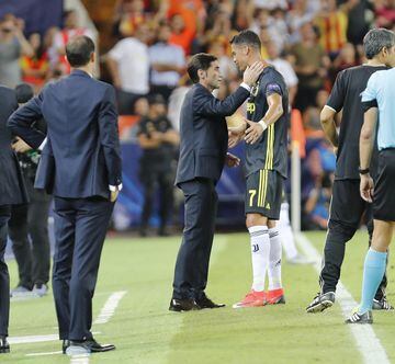 La desolación de Cristiano Ronaldo tras la expulsión. El portugués con Marcelino.