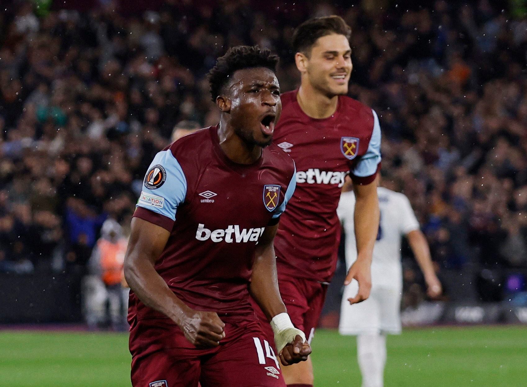 Mohamed Kudus, jugador del West Ham, celebra el gol anotado ante el Backa Topola en Europa League.