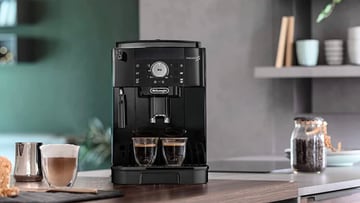 Cafetera superautomática DeLonghi Magnifica S ECAM11.112.B de oferta en Amazon durante el Cyber Monday 2023