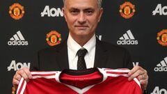 LONDON, ENGLAND - MAY 26: (MINIMUM FEES APPLY - MINIMUM PRINT/BROADCAST FEE OF 150 GBP, ONLINE FEE OF 75 GBP, OR LOCAL EQUIVALENT) (EXCLUSIVE COVERAGE) Jose Mourinho is unveiled as the new Manchester United Manager on May 26, 2016 in London, England. (Pho