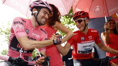 Tom Dumoulin y Marcel Kittel se saludan antes de una etapa en el Giro de Italia de 2016.