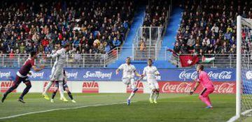 Benzema makes it 2-0 after a pass from Sergio Ramos.