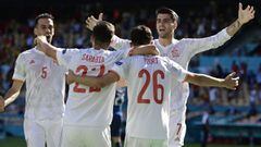 Busquets, Sarabia, Pedri y Morata celebran el primer gol de Espa&ntilde;a ante Eslovaquia en Sevilla.