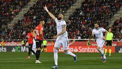 Karim Benzema corre a celebrar el tercer tanto del Madrid ante el Mallorca.