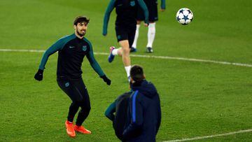 Barcelona&#039;s player Andre Gomes attends a training session.