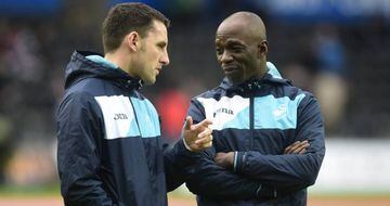Makelele habla con Richard Buchanan antes del Swansea-Arsenal.