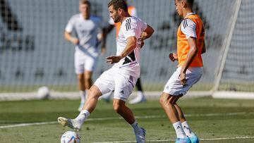 Nacho y el centrocampista brasileño Reinier Jesús, participan en el primer entrenamiento del Real Madrid en esta pretemporada.