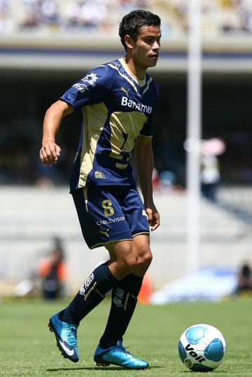 Sólo consiguió sumar 750 minutos en la Premier League en dos temporadas (2010-12) con West Ham y al igual que Efraín Juárez, tampoco pudo brillar en el Zaragoza.