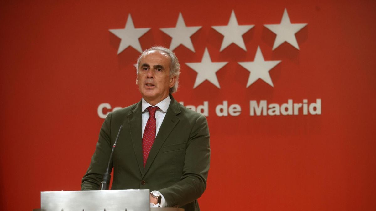 Enrique Ruiz Escudero durante un rueda de prensa.