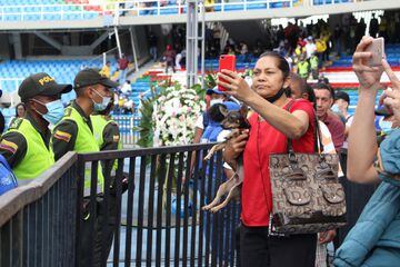 Cientos de seguidores de Freddy Rincón acudieron al Pascual Guerrero para despedir y homenajear al Coloso de Buenaventura.