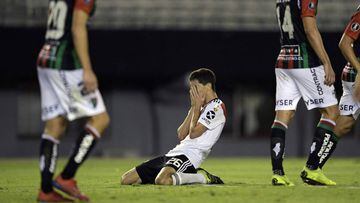 Argentina&#039;s River Plate midfielder Ignacio Fernandez (C) reacts after after missing a chance of goal against Chile&#039;s Palestino during the Copa Libertadores group A football match at the Monumental stadium in Buenos Aires, Argentina, on March 13,