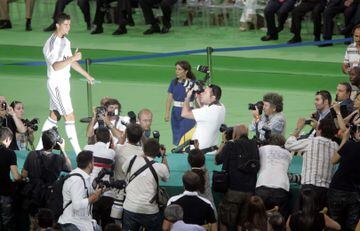 Toda la prensa y las cámaras, atentos al nuevo fichaje del Real Madrid, Cristiano Ronaldo
