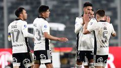 Chile's Colo Colo players celebrate after defeating Brazil's Internacional during their Copa Sudamericana football tournament round of sixteen first leg match, at the Monumental David Arellano stadium in Santiago on June 28, 2022. (Photo by Javier Torres / AFP)