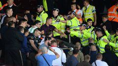 Burnley-Hannover abandoned after crowd trouble