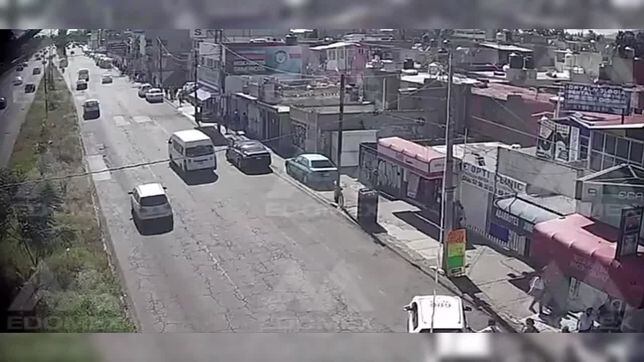 Motociclista provoca accidente vehicular en Ecatepec; hay un menor fallecido
