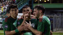 Johan Vásquez celebra el primer gol de México vs. Surinam en partido de la Concacaf Nations League.