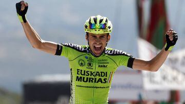 El ciclista del Euskadi-Murias &Oacute;scar Rodr&iacute;guez celebra su victoria en la cima de La Camperona en la Vuelta a Espa&ntilde;a 2018.