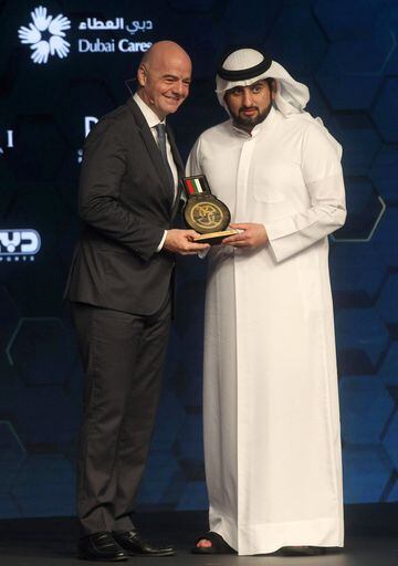 El presidente de ls FIFA Gianni Infantino con el  jeque Ahmed bin Mohammed bin Rashid Al Maktoum.