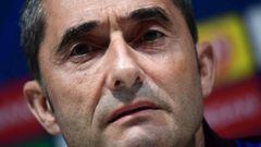 Barcelona&#039;s Spanish coach Ernesto Valverde looks on during a press conference on December 9, 2019 at the San Siro stadium in Milan, on the eve of the UEFA Champions League Group F football match Inter Milan vs Barcelona. (Photo by Miguel MEDINA / AFP