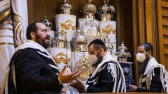 Rabbi Yehuda Teichtal (C),  Rabbi Shmuel Segal (R) and Cantor Jakov Golomb (L) collect the Torah Scroll for the official opening of the outdoor Synagogue in Berlin on September 18, 2020 amid the Covid-19 corona virus pandemic. - The Chabad Jewish Eduacati