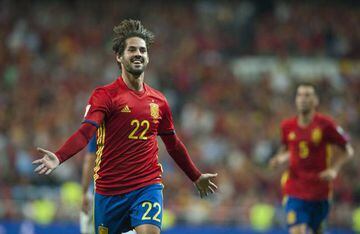 Isco celebrates his second goal against Italy on Saturday.