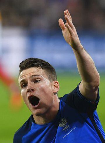 France's forward Kevin Gameiro reacts during the friendly football match France vs Ivory Coast on November 15, 2016 at the Bollaert stadium in Lens. / AFP PHOTO / FRANCK FIFE