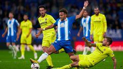 BARCELONA, SPAIN - NOVEMBER 09: Martin Braithwaite of RCD Espanyol competes for the ball with Dani Parejo of Villarreal CF during the LaLiga Santander match between RCD Espanyol and Villarreal CF at RCDE Stadium on November 9, 2022 in Barcelona, Spain. (Photo by Pedro Salado/Quality Sport Images/Getty Images)