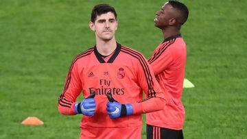 Courtois chooses the best three keepers in the world