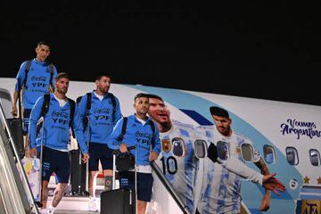 DOHA, QATAR - NOVEMBER 16: Lionel Messi (C) and his teammates of Argentina disembark a Qatar Airways aircraft as they arrive ahead of FIFA World Cup Qatar 2022 at Hamad International Airport on November 17, 2022 in Doha, Qatar. (Photo by Oliver Hardt - FIFA/FIFA via Getty Images)