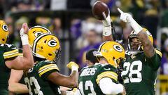 GREEN BAY, WISCONSIN - JANUARY 01: AJ Dillon #28 of the Green Bay Packers celebrates with teammates after scoring a touchdown during the fourth quarter against the Minnesota Vikings at Lambeau Field on January 01, 2023 in Green Bay, Wisconsin.   Kayla Wolf/Getty Images/AFP (Photo by Kayla Wolf / GETTY IMAGES NORTH AMERICA / Getty Images via AFP)