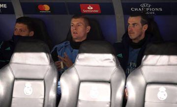 Luka Jovic, Toni Kroos y Gareth Bale, en el banquillo frente al City.