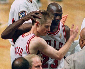 CHI21:SPORT-NBA:CHICAGO,14JUN97 - Chicago Bulls guard Michael Jordan (R) hugs teammate Steve Kerr after Kerr made the game-winning shot to beat the Utah Jazz and capture the NBA championship in game six of the NBA Finals at Chicago's United Center, June 1