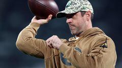 EAST RUTHERFORD, NEW JERSEY - NOVEMBER 06: Aaron Rodgers #8 of the New York Jets throws a football before the game against the Los Angeles Chargers at MetLife Stadium on November 06, 2023 in East Rutherford, New Jersey.   Elsa/Getty Images/AFP (Photo by ELSA / GETTY IMAGES NORTH AMERICA / Getty Images via AFP)