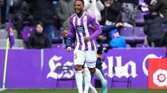 VALLADOLID, SPAIN - JANUARY 29: Cyle Larin of Real Valladolid CF celebrates after scoring the team's first goal during the LaLiga Santander match between Real Valladolid CF and Valencia CF at Estadio Municipal Jose Zorrilla on January 29, 2023 in Valladolid, Spain. (Photo by Angel Martinez/Getty Images)