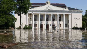A view shows the House of Culture on a flooded street in Nova Kakhovka after the nearby dam was breached in the course of Russia-Ukraine conflict, in the Kherson Region, Russian-controlled Ukraine, June 6, 2023. Alexey Konovalov/TASS/Handout via REUTERS  ATTENTION EDITORS - THIS IMAGE WAS PROVIDED BY A THIRD PARTY. NO RESALES. NO ARCHIVES. MANDATORY CREDIT. SOUTH KOREA OUT. NO COMMERCIAL OR EDITORIAL SALES IN SOUTH KOREA. SWITZERLAND OUT. NO COMMERCIAL OR EDITORIAL SALES IN SWITZERLAND.