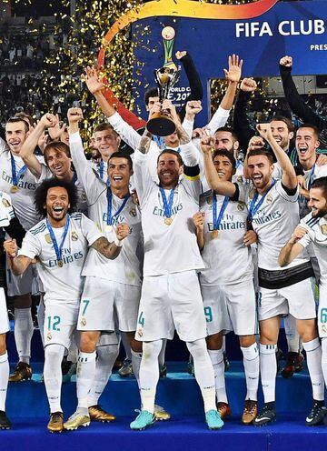 Real Madrid's captain Sergio Ramos (C) lifts the trophy as his teammates celebrate after the FIFA Club World Cup final between Real Madrid and Gremio Porto Alegre